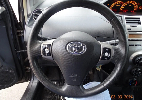 Toyota Yaris cena 21900 przebieg: 132000, rok produkcji 2010 z Dębno małe 92